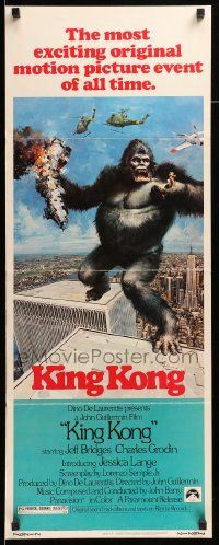 8m734 KING KONG insert '76 John Berkey art of BIG Ape on the Twin Towers!