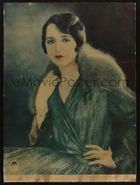 8z046 BEBE DANIELS personality poster '20s seated portrait in green silk dress with fur collar!