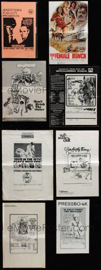 9a252 LOT OF 9 UNCUT PRESSBOOKS '60s-70s advertising images from a variety of different movies!
