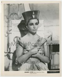 9m189 CLEOPATRA 8.25x10.25 still '64 great close up of Elizabeth Taylor holding Egyptian stuff!