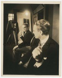 9m342 HARD TO HANDLE candid 8x10 still '33 amateur photographer James Cagney uses mirror trick!
