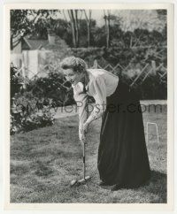 9m497 MADAME CURIE candid 8.25x10 still '43 smiling Greer Garson playing croquet between scenes!