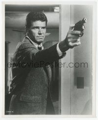 9m516 MARLOWE 8.25x10 still '69 standing c/u of James Garner as Philip Marlowe pointing gun!
