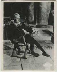 1d154 HAMLET deluxe 9.5x12 still '49 great c/u of Laurence Olivier sitting in chair, Shakespeare!