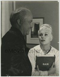 1d189 JEANNE EAGELS deluxe 10.5x13.5 still '57 Kim Novak with Rain stage play script by Coburn!
