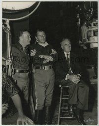 1d354 SERGEANTS 3 candid 11.5x13.5 still '61 signed by photographer Ted Allan, Frank Sinatra on set!