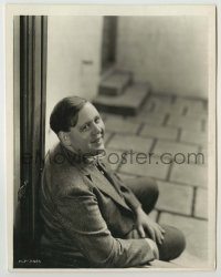1s207 CHARLES LAUGHTON 8x10 key book still '40s great youthful smiling portrait sitting in doorway!