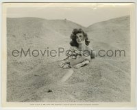 1s374 GOD'S LITTLE ACRE candid 8x10.25 still '58 sexy naked Tina Louise photo shoot buried in sand!