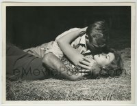 1s373 GOD'S LITTLE ACRE 7x9.25 news photo '58 sexy Tina Louise making out with Aldo Ray on hay!