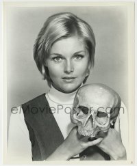 1s578 MALTESE BIPPY 8.25x10.25 still '69 great close portrait of Carol Lynley holding skull!