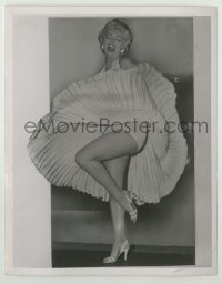 1s594 MARILYN MONROE Canadian 6.75x8.5 news photo '60s likely from after her death, skirt blowing!