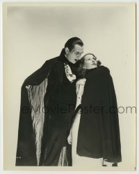 1s596 MARK OF THE VAMPIRE 8x10.25 still '35 great c/u of Bela Lugosi grabbing Elizabeth Allan!