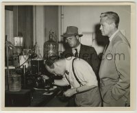1s638 MR. DISTRICT ATTORNEY TV 8.25x10 still '54 David Brian in real crime lab used on the show!