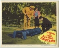 1y115 EARTH VS. THE FLYING SAUCERS LC '56 Hugh Marlowe, Taylor & Donald Curtis stand over robot!