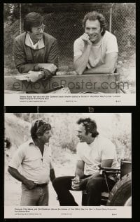 2h848 ANY WHICH WAY YOU CAN 2 8x10 stills '80 candid Clint Eastwood with producer and director!