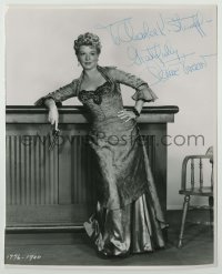 2j0470 CLAIRE TREVOR signed 7.25x9 still '55 full-length holding gun by bar from Man Without a Star!