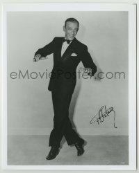 2j1133 FRED ASTAIRE signed 8x10 REPRO still '80s great full-length c/u dancing & smiling in tuxedo!