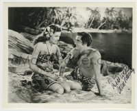 2j0509 GENE TIERNEY signed 8.25x10 still '42 on tropical beach with Tyrone Power in Son of Fury!
