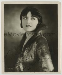 2j0600 POLA NEGRI signed 8x9.75 still '20s wonderful portrait of the pretty silent actress!
