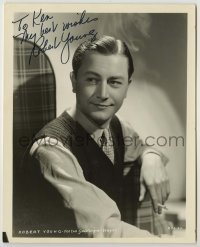 2j0624 ROBERT YOUNG signed 8x10 still '30s great smiling close up with cigarette in his hand!
