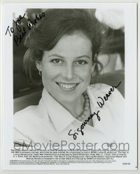 2j0631 SIGOURNEY WEAVER signed 8x10 still '82 smiling close up from The Year of Living Dangerously!