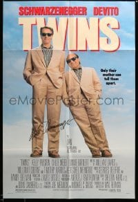2j0162 TWINS signed 1sh '88 by Arnold Schwarzenegger, he's an unlikely duo with Danny DeVito!