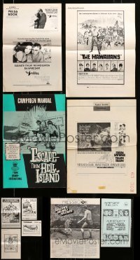 2m476 LOT OF 10 UNCUT PRESSBOOKS '60s-70s advertising images for a variety of movies!