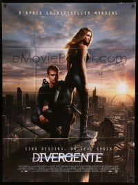 2s698 DIVERGENT French 1p '14 cool image of sexy Shailene Woodley & Theo James over city!
