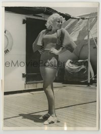 2w511 JOAN MARSH 6x8 news photo '32 the sexy blonde in swimsuit on sun deck on cruise ship!