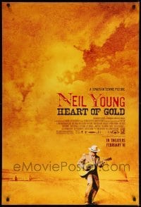 3k797 NEIL YOUNG: HEART OF GOLD advance 1sh '06 great image of singer w/guitar!
