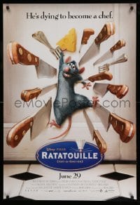 3k838 RATATOUILLE advance DS 1sh '07 Patton Oswalt, great image of mouse w/knives!
