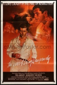 3p994 YEAR OF LIVING DANGEROUSLY 1sh '83 Peter Weir, great artwork of Mel Gibson by Stapleton!