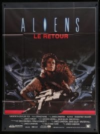 3y598 ALIENS French 1p '86 James Cameron, close up of Sigourney Weaver carrying little girl!
