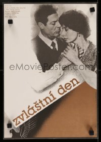 4b235 SPECIAL DAY Czech 12x16 '83 great image of Sophia Loren & Marcello Mastroianni!