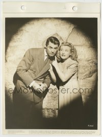4m099 ARSENIC & OLD LACE 8x11 key book still '44 Cary Grant & Priscilla Lane in spotlight, Capra!