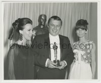 4m105 AUDREY HEPBURN/ROD STEIGER/CLAIRE BLOOM 8.25x10 still '68 presenting Oscars, Steiger also won!