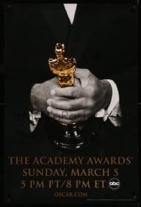 5r020 78th ANNUAL ACADEMY AWARDS DS 1sh '05 cool Studio 318 design of man in suit holding Oscar!