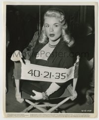 5s366 HELL ON FRISCO BAY candid 8.25x10 still '55 Jayne Mansfield in chair with her measurements!