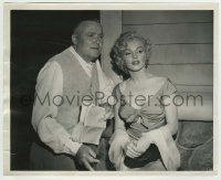 5s614 NIAGARA candid 8x10 still '53 sexy Marilyn Monroe on the set with director Henry Hathaway!