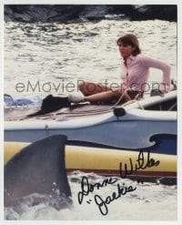 5y614 DONNA WILKES signed color 8x10 REPRO still '90s as Jackie on raft circled by shark in Jaws 2!