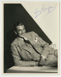 5y352 GARY COOPER signed 8x10.25 still '30s casual portrait of the Hollywood legend by Otto Dyar!