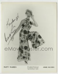 5y453 RUSTY WARREN signed 8x10.25 publicity still '60s the comedienne, she wrote Knockers Up!