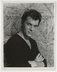 5y874 TONY CURTIS signed 8x10.25 REPRO still '80s intense close portrait with his arms crossed!