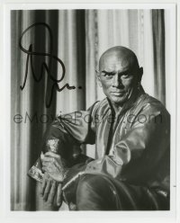 5y887 YUL BRYNNER signed 8x10 REPRO still '80s great portrait in a revival of The King and I!