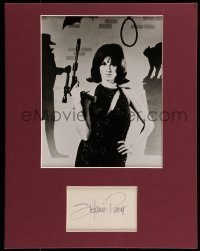 5y165 STEFANIE POWERS signed 3x4 index card in 11x14 display '80s ready to frame & hang on the wall!