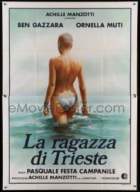 6p037 LA RAGAZZA DI TRIESTE Italian 2p '82 art of sexy bald Omella Muti topless in water!