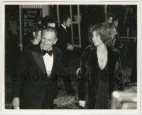6x042 WILLIAM HOLDEN/STEFANIE POWERS 8x10 photo '80 attending an AFI function by Peter Borsari!