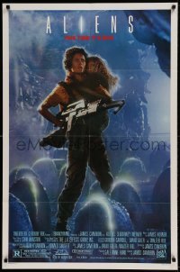 7b022 ALIENS 1sh 1986 James Cameron sci-fi sequel, Sigourney Weaver as Ripley carrying Carrie Henn!