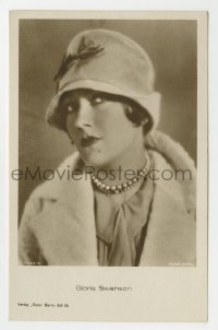 7d167 GLORIA SWANSON 1533/2 German Ross postcard 1928 head & shoulders portrait wearing hat & fur!