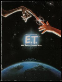 7d864 E.T. THE EXTRA TERRESTRIAL English souvenir program book 1982 Steven Spielberg classic!